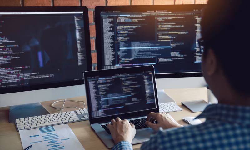 数据科学选型:R与Python如何赋能连州市网站建设?